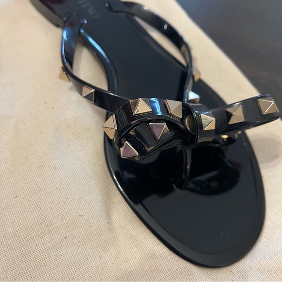 LIKE NEW VALENTINO ROCKSTUD FLIP FLOP SIZE 38/8 - Picture 4 of 7